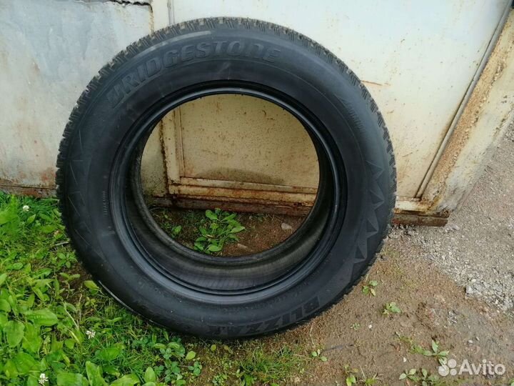 Bridgestone Blizzak Spike-01 225/65 R17 106