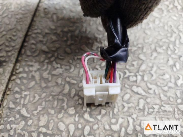 Зеркало переднее левое toyota isis