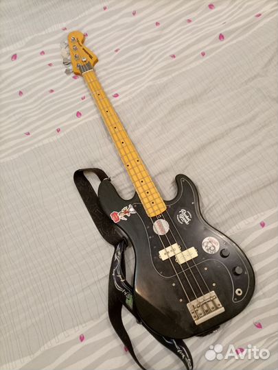 Бас гитара musima