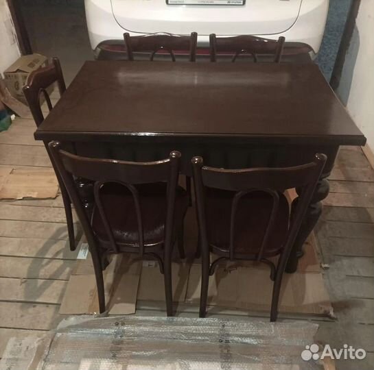 Стол старинный и стулья