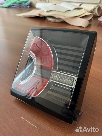 Задний правый фонарь LR Discavery Sport