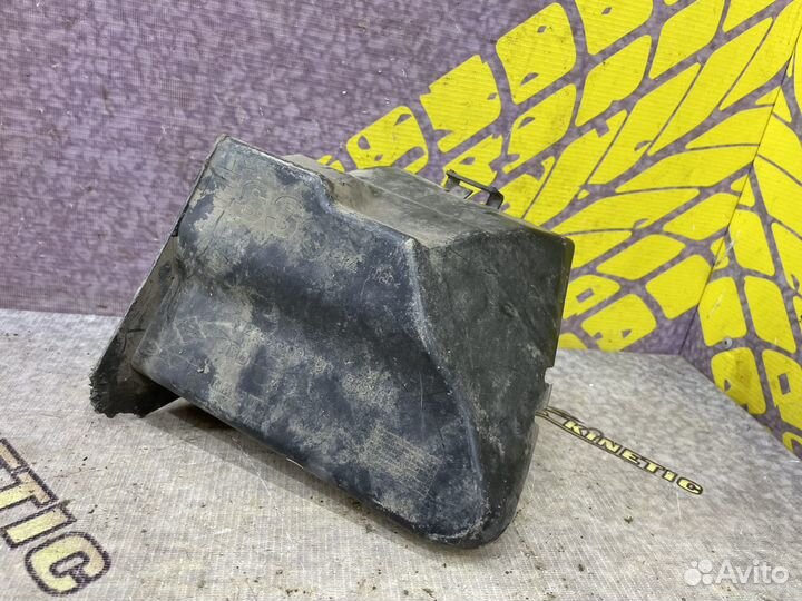 Воздуховод радиатора правый Рено Дастер Duster