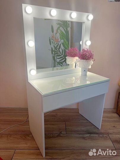 Детский туалетный столик