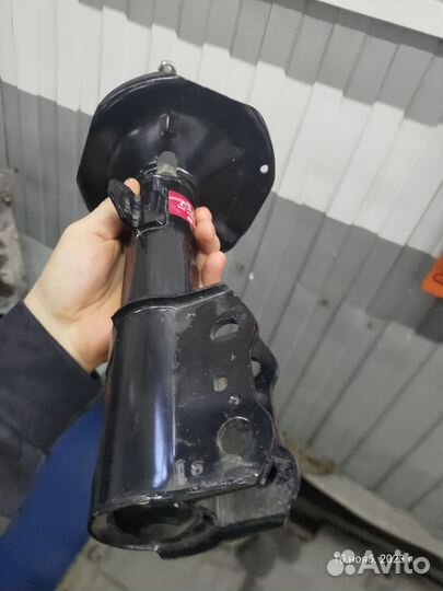 Аммортизатор прав пер Kayaba IX Corolla e120, e130