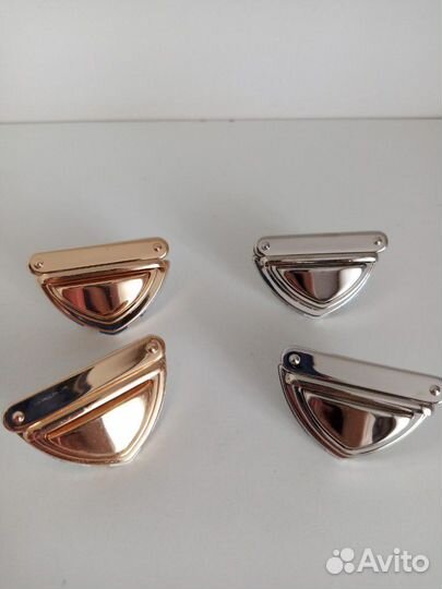 Замок - клапан треугольный на зажимах 30 x 50 мм