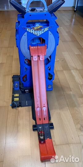 Hot wheels мега гараж, отличное состояние