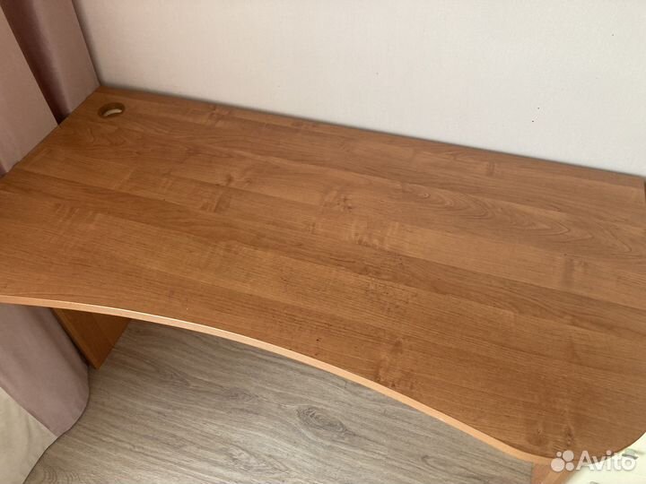 Письменный стол