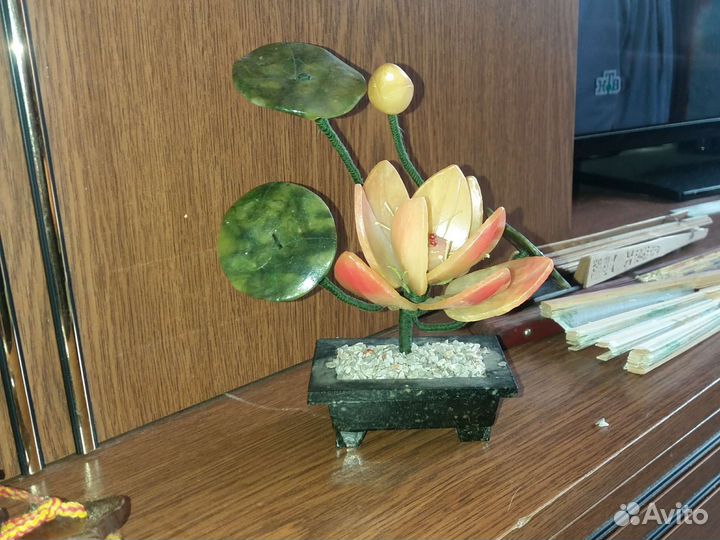 Лотос из природного камня