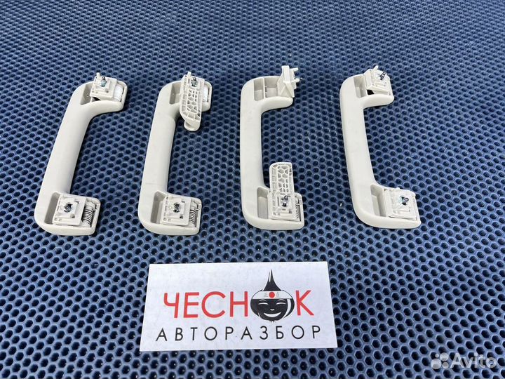 Ручка внутренняя потолочная потолка Audi Q7 4L