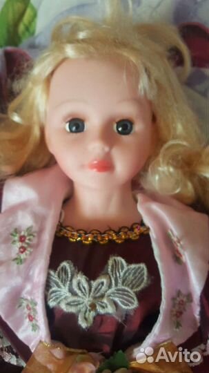 Кукла фарфоровая