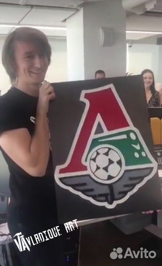 Эмблема из гвоздей и нитей фк «Локомотив»