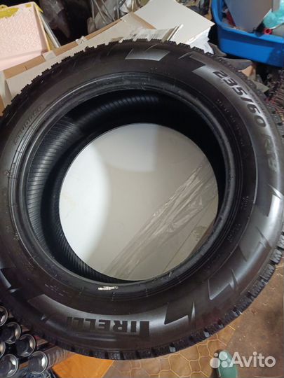 Pirelli P Zero 23.5/60 R18