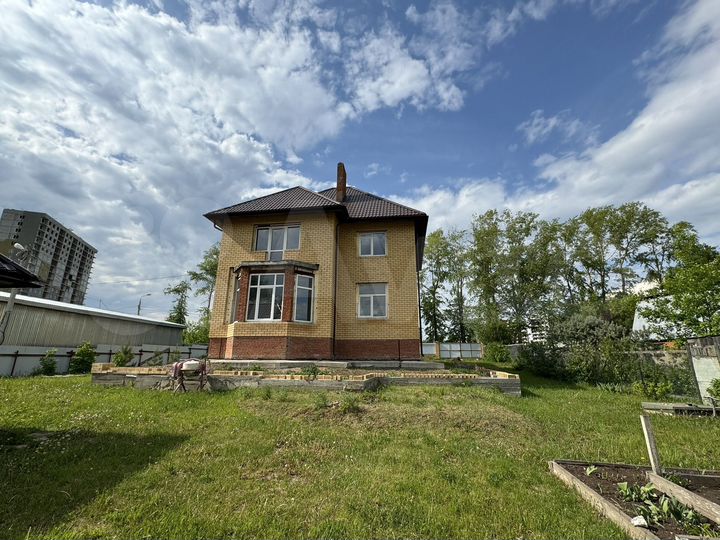 Дом 238,8 м² на участке 12 сот.