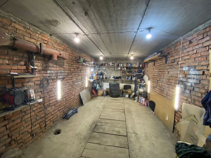 Гараж, > 30 м²