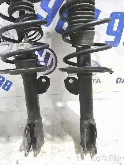 Стойки амортизатора Toyota Ractis NCP100