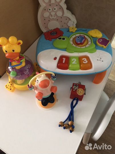 Развивающий стол, игрушки пакетом, подвески
