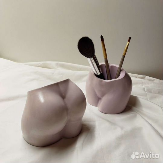 Кашпо Бедра из гипса ручная работа