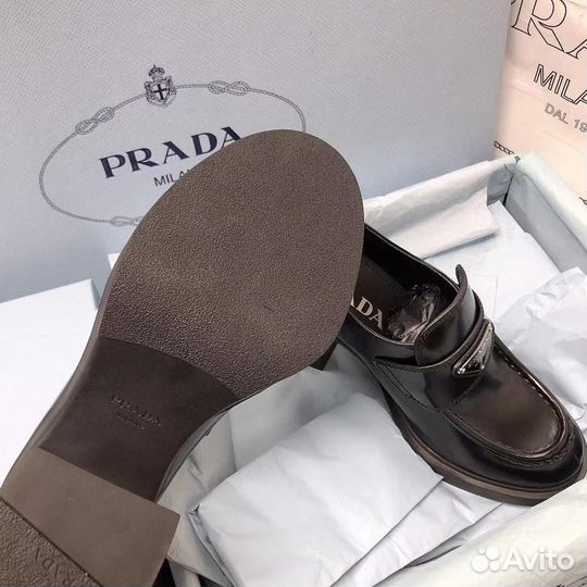 Лоферы Prada на каблуке