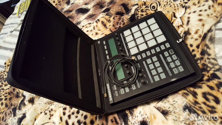 Machine mk1 controller + Audio 8 Dj (Native Instru