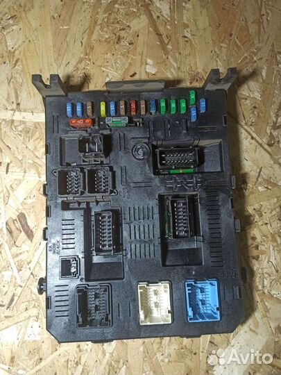 Блок предохранителей салонный Ситроен С4