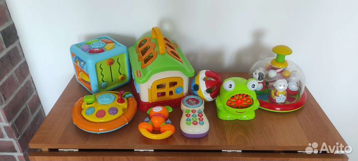 Развивающие игрушки для малышей пакетом