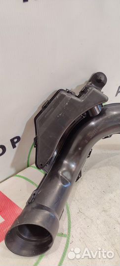 Воздухозаборник Nissan Juke F15E HR16DE 2012