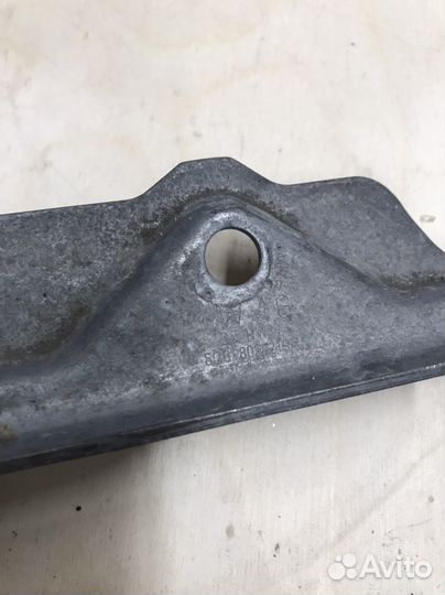 Прижимная планка крепления акб Passat B8