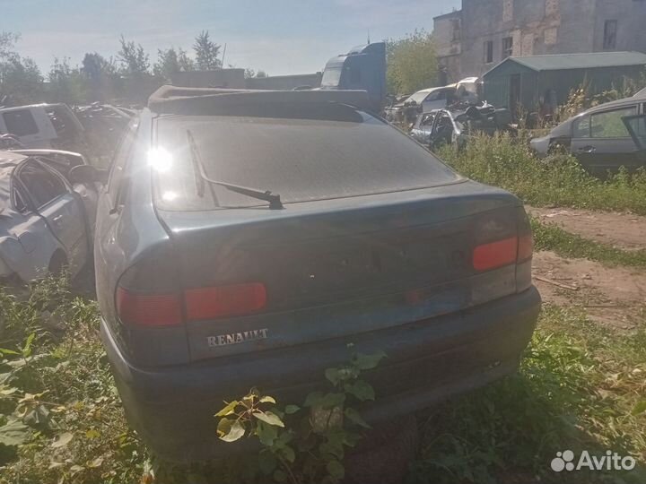 Усилитель переднего бампера Renault Laguna 1