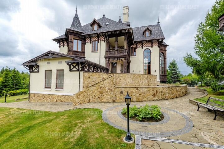 Коттедж 830 м² на участке 39,6 сот.