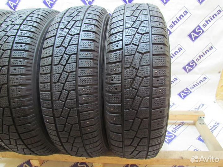 Kumho I'Zen Stud Snow KW11 235/70 R16 97P