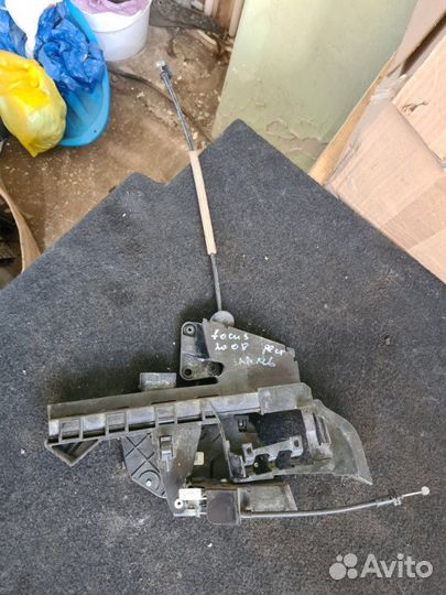 Замок боковой двери задний левый Ford Focus 2 kkda