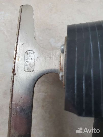 Коньки ледовые