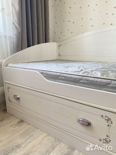 Кровать с ортопедическим матрасом для девочки