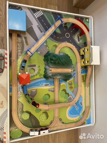 Стол игровой с железной дорогой