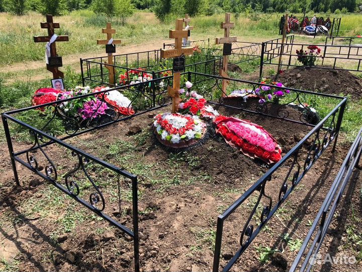 Ограды, скамейки, таблички