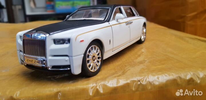 Машинка чёрный Rolls-roys металлическая /моделька