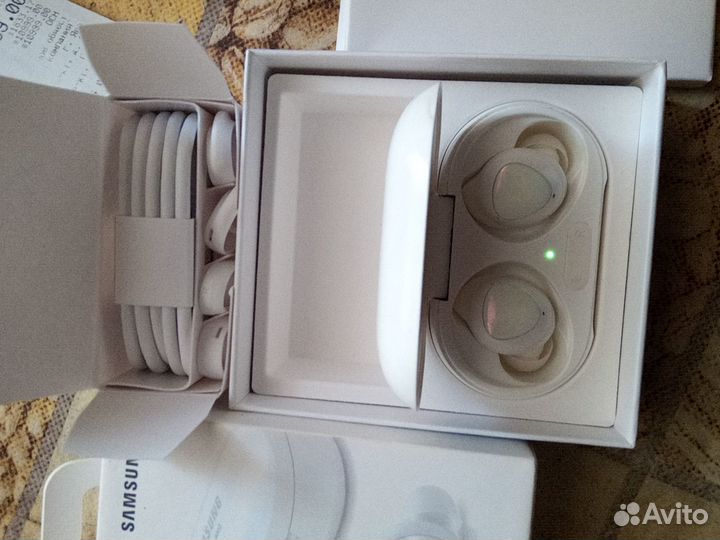 Беспроводные наушники samsung buds