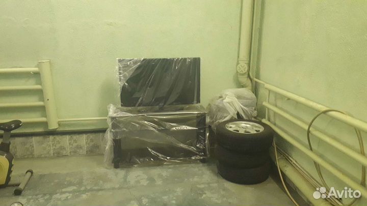 Стеклянная тумба для телевизора