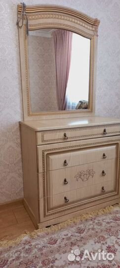 Спальный гарнитур