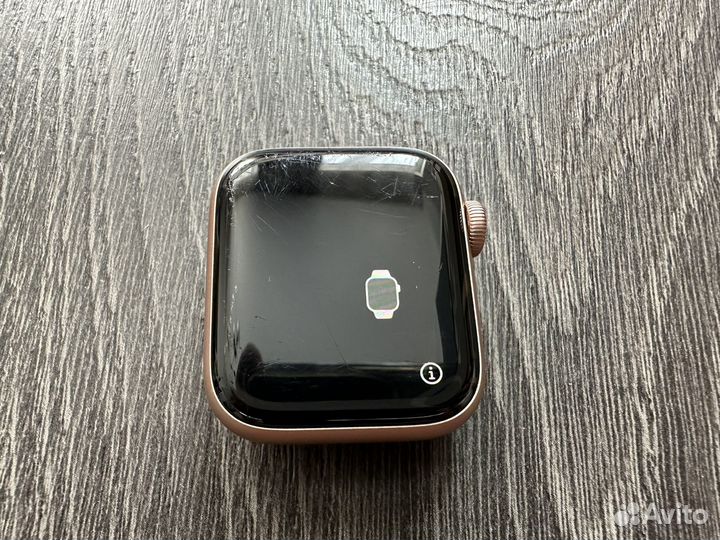 Часы apple watch se 40 mm gold