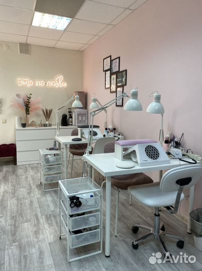 Маникюр и педикюр