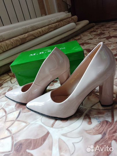 Туфли женские 39 размер кожаные новые