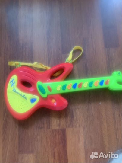 Игрушки, гитара,Медведь, Машинка, самокат