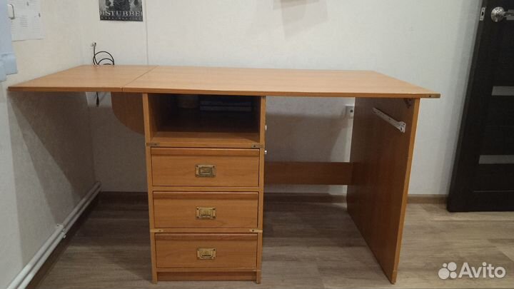 Письменный стол