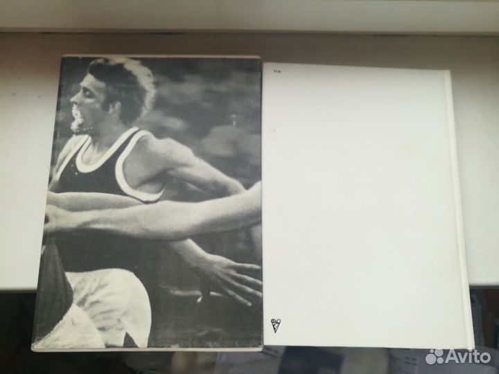 Книга - альбом на англ. языке 