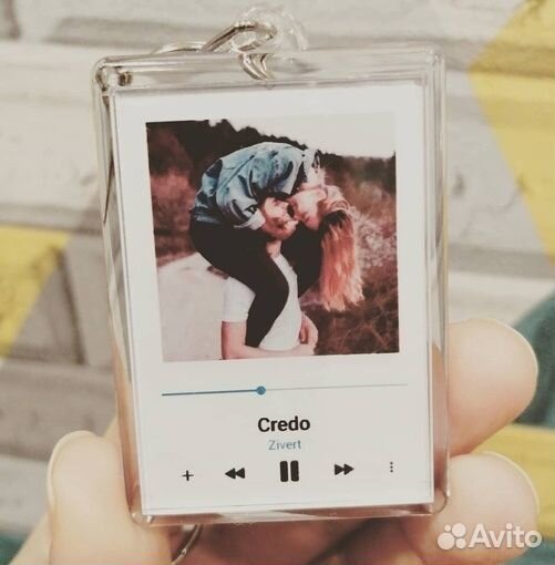 Подарок Брелок сувенир с фото и песней