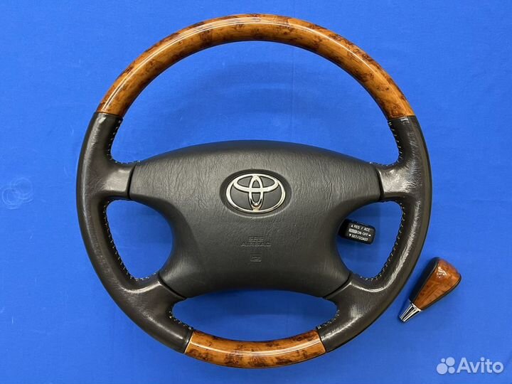 Оригинальный руль с косточкой под дерево Toyota