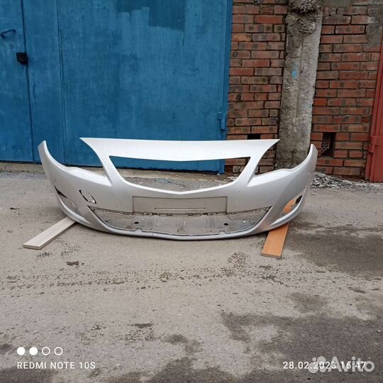 Продам бампер Опель Астра 2010-2012