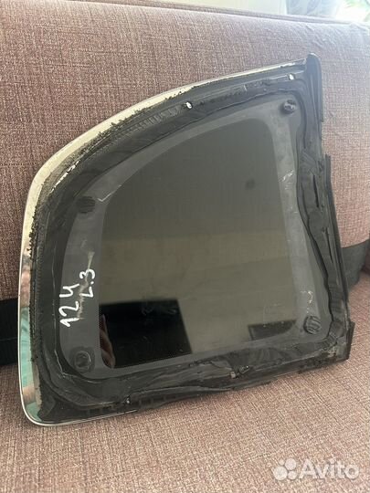 Боковое Глухое стекло багажника оригинал