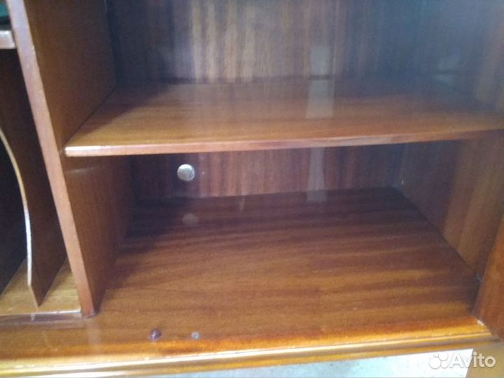 Тумба под радиоаппаратуру 